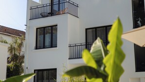 A multi-story building with balconies and windows. - L ODE A PIERRE (DAX)