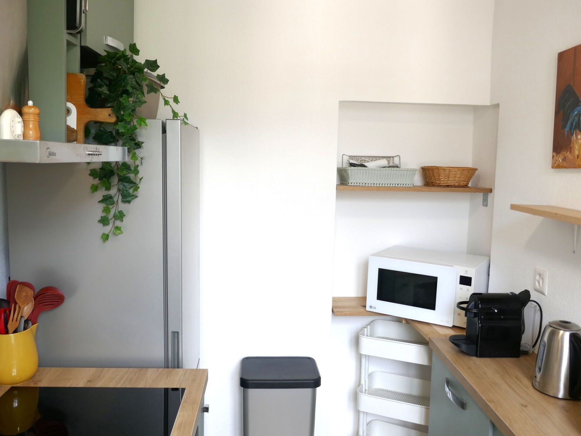 Microwave, oven, dishwasher, highchair