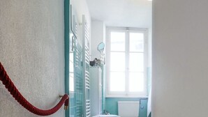 Bathroom - Lovely apartment for 4 people with WIFI, TV, balcony and panoramic view (Acquarossa)