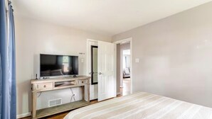 Unclassified image, 4 of 21, button - Newly Remodeled Hone near Downtown Denver (Denver)