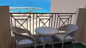 Outdoor dining - Juliana Balcony Sea View 1BR ~ Pool & Aqua (Red Sea Governorate)