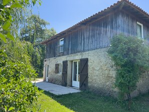 Exterior - Gîte Du Vieux Chêne with Private Terrace and Shared Garden (Cazalis)