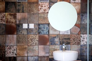 Superior Double or Twin Room | Bathroom - Salt Lips (Ponta Delgada)