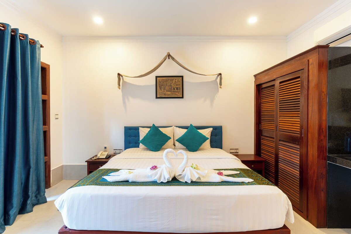 In-room safe, desk, laptop workspace, blackout curtains