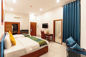 In-room safe, desk, laptop workspace, blackout curtains - Siemreap City Angkor Central (Krong Siem Reap)