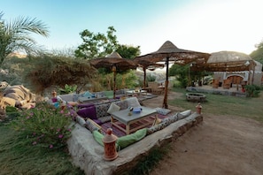 Outdoor dining - Krouma Camp & Ecolodge (Aswan Governorate)