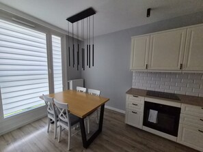 Dining - Modern Metro Apartament (Warszawa)