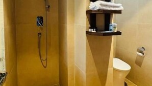 Superior Double Room, Garden View | Bathroom - Royal Tiger Luxury Resort (Ratnanagar)