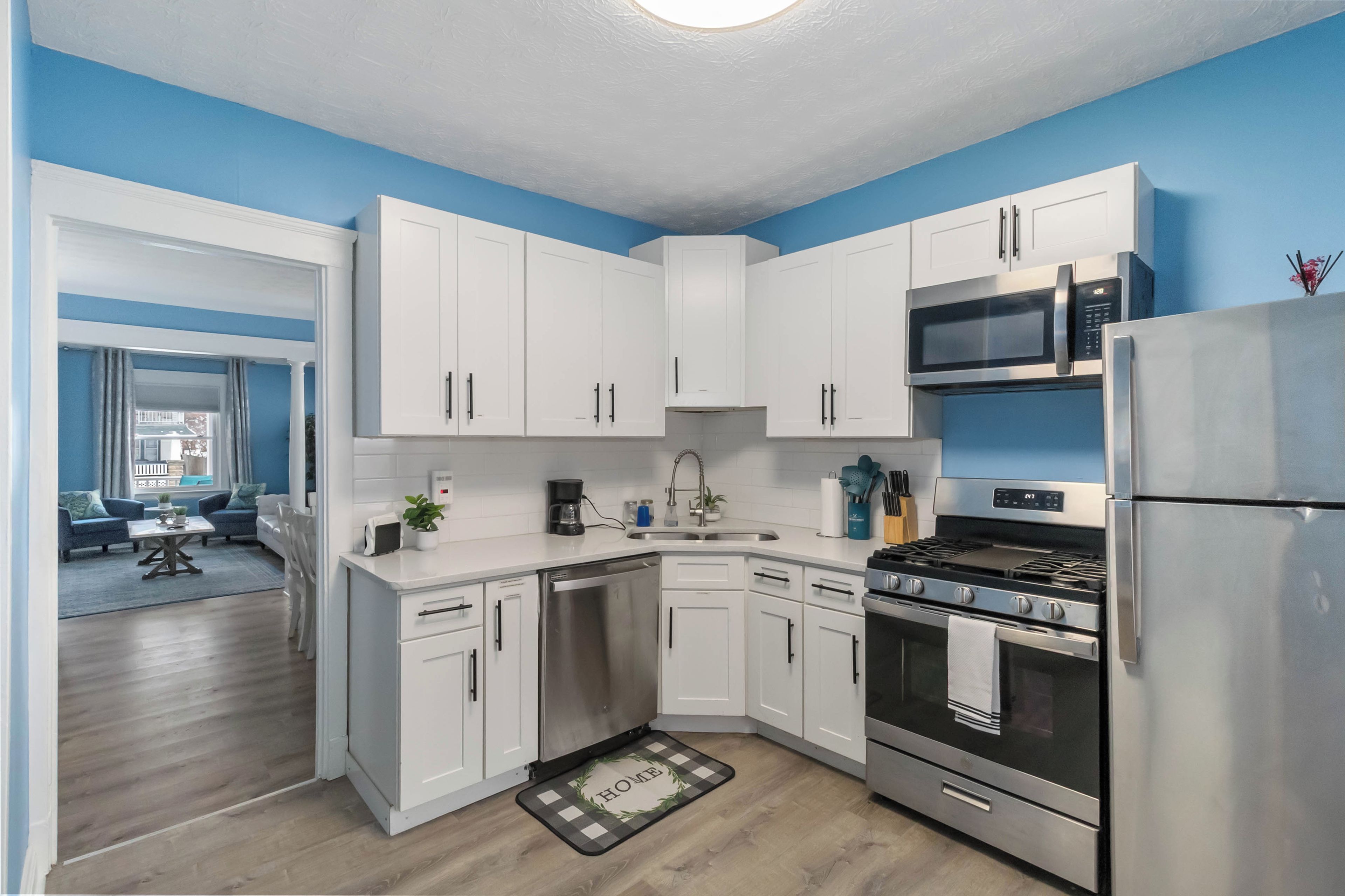 Coffee/tea maker, fridge, microwave, oven