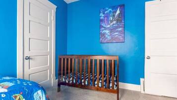 Iron/ironing board, WiFi (free), bed sheets