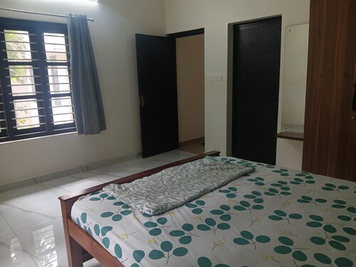 Perfect 2-bedroom farmhouse with AC in soothing Kanjiramkulam, kovalam , poovar