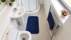 Unclassified image, 3 of 18, button - London Riverside Penthouse| 2 Bed -2 Bath |4 Guest (London)