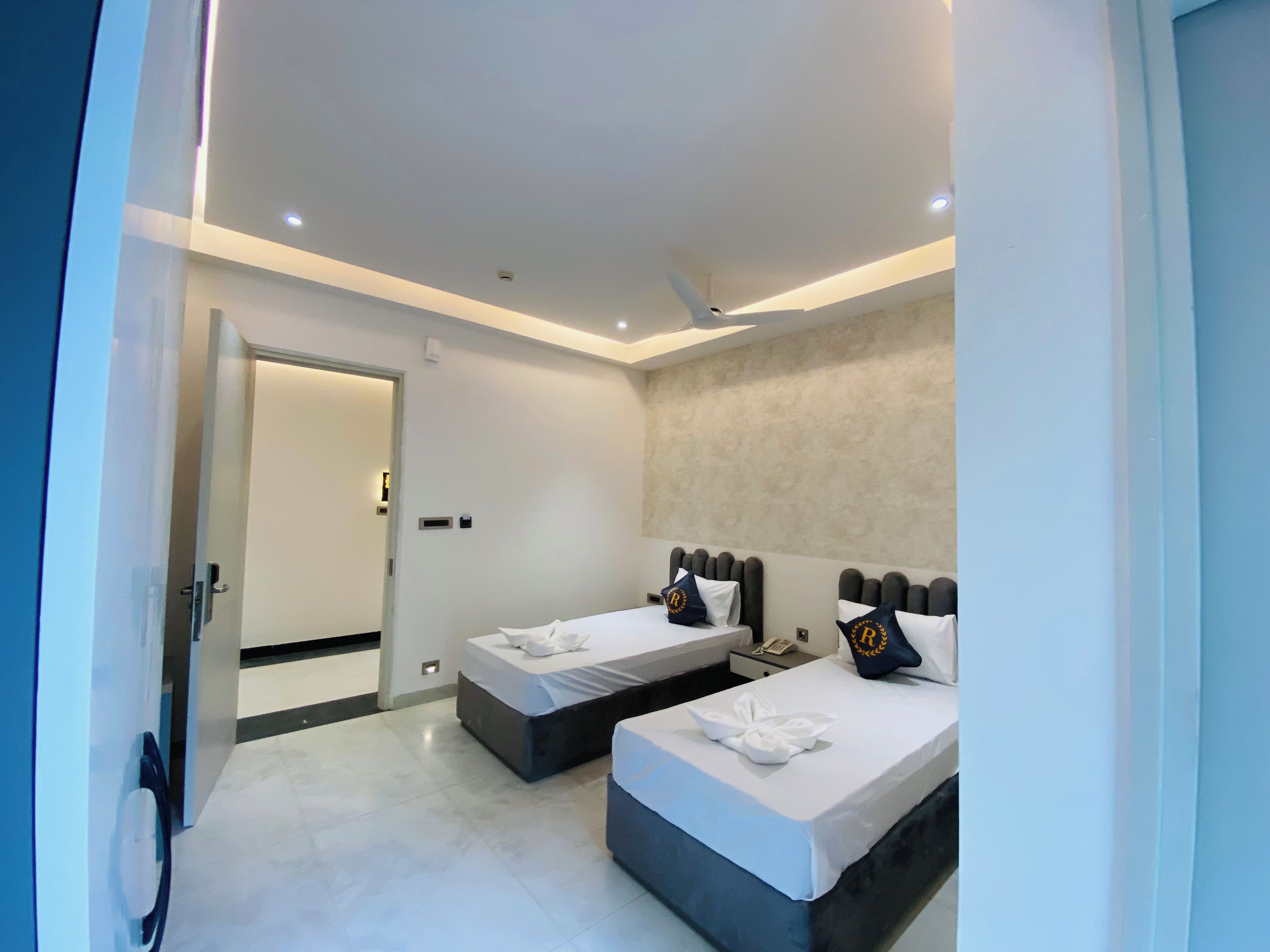 Superior Twin Room | Iron/ironing board (on request), WiFi (free)