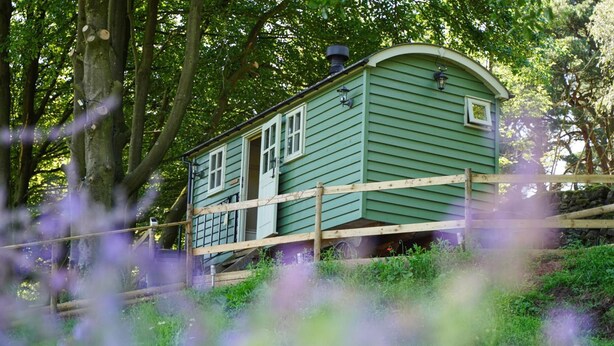 Exterior detail - Shepherd's Hut with Private Hot Tub & Moorland Views, Peak District (Upper Hulme)