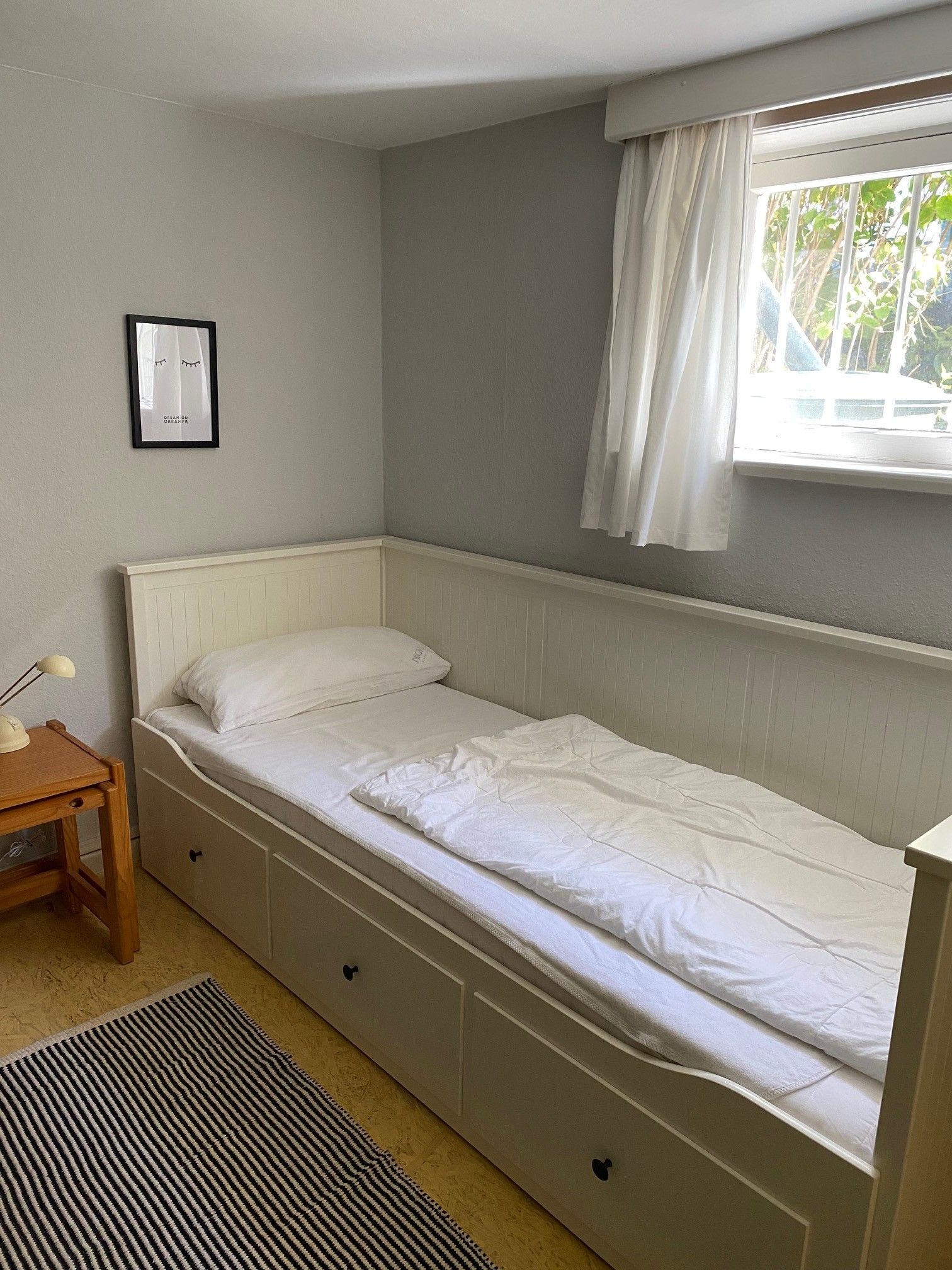 Iron/ironing board, WiFi, bed sheets