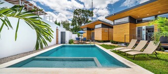 Luxurious 6-unit Oasis < 1 Mi to Playas Del Coco!