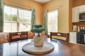 A dining area with a round table, chairs, a bonsai tree centerpiece, and a kitchen in the background. - 2 Mi to Downtown! Central San Antonio Rental (San Antonio)