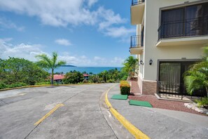 A residential building with a balcony, a view of the sea, and a clear sky. - Ocean-view Apt w/ Pool in Oceanica Resort (Cabo Velas)