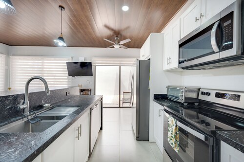 3 Mi to Playa Avellana! Modern Home w/ Pool Access