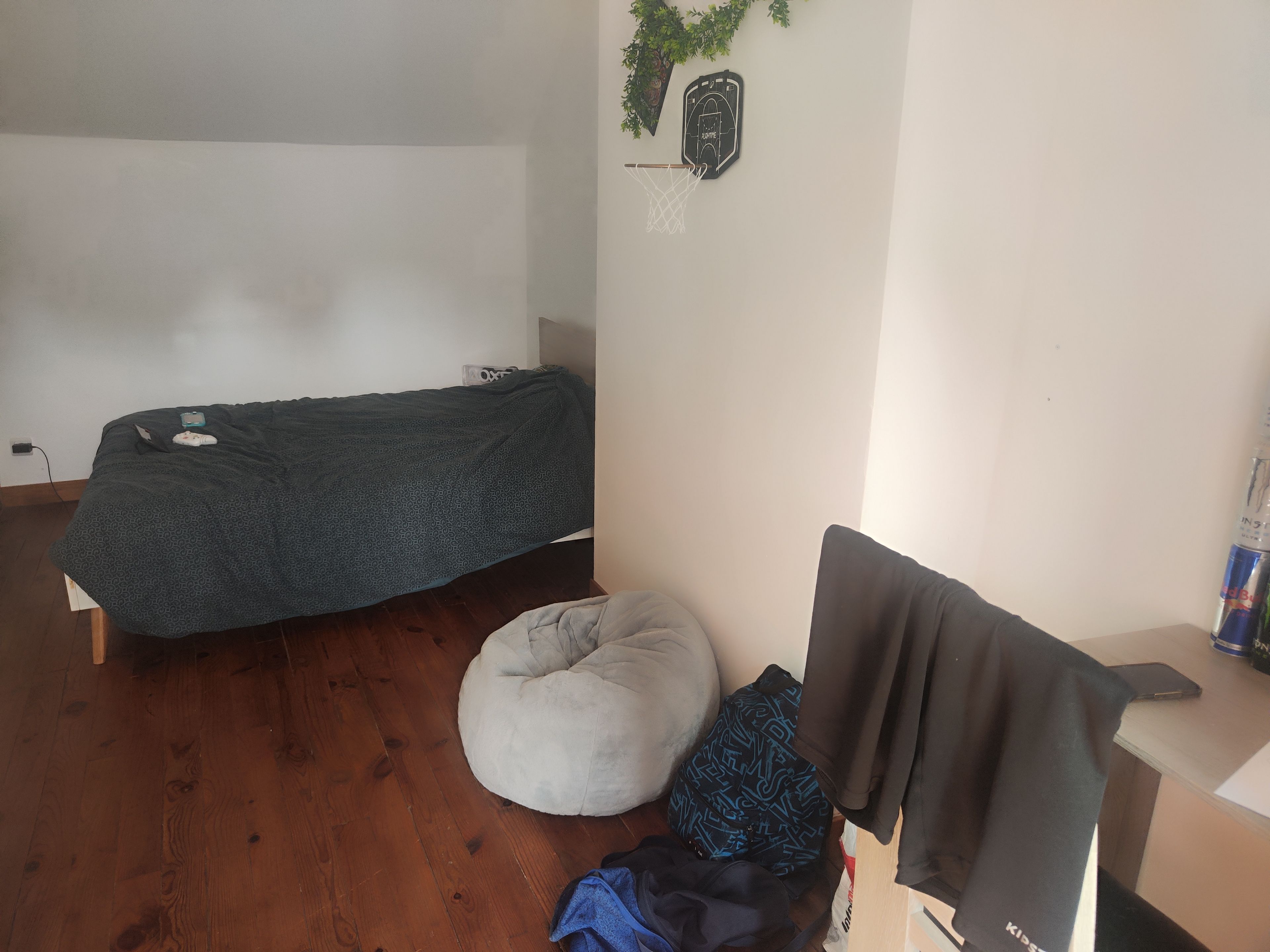 WiFi, bed sheets