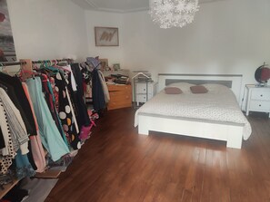 Room - Vrbo Property (Eymoutiers)