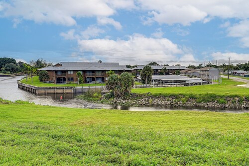Lake Okeechobee Condo w/ Pool & Patio!