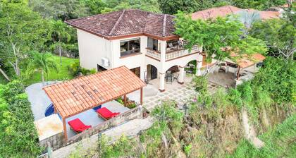 Private Pool, Mtn-view ! 3BR Playas Coco Home