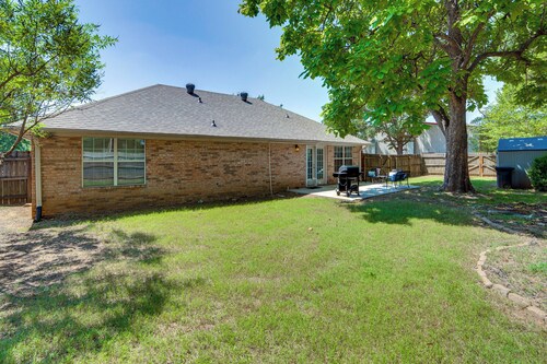 Cc's Cozy Corner: Family Home w/ Yard & Gas Grill!