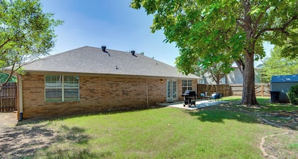 Cc's Cozy Corner: Family Home w/ Yard & Gas Grill!