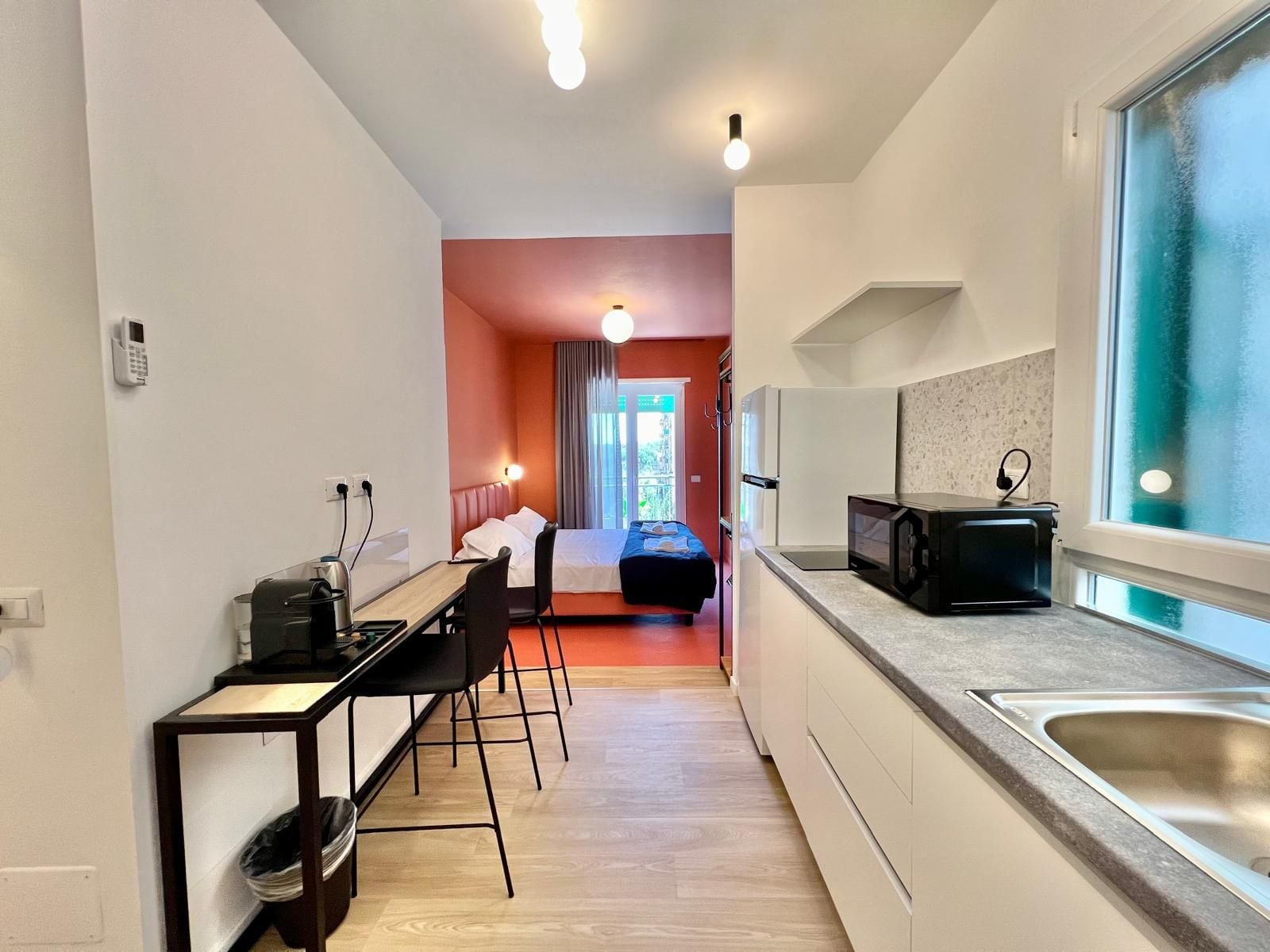 Deluxe Room, Balcony, City View | Private kitchen