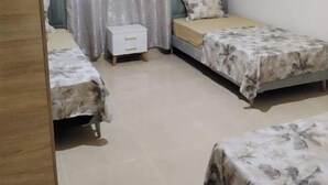 Ferros/tábuas de passar roupa, berço de viagem, Wi-Fi de cortesia