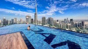 Outdoor pool - Luxury Skyline 2BR with Infinity Pool (Dubai)