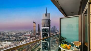 Enjoy breathtaking Dubai skyline views from your private balcony beneath the open sky. Relax, unwind, and take in the city’s beauty from day to night.