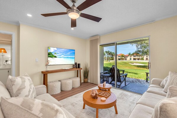 Living area - Ground Floor | Resort Amenities | Minutes to Beaches | Vista Verde East 105 (Saint Petersburg)