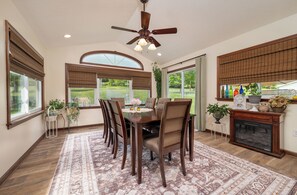 A dining area with a wooden table, chairs, and a ceiling fan. - 4-BR home, custom kitchen, rec room, patio, grill. Near hiking & Amish country! (Dover)