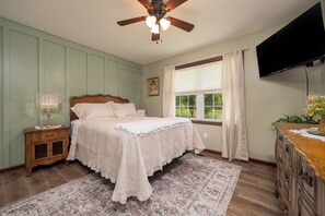 Room - 4-BR home, custom kitchen, rec room, patio, grill. Near hiking & Amish country! (Dover)