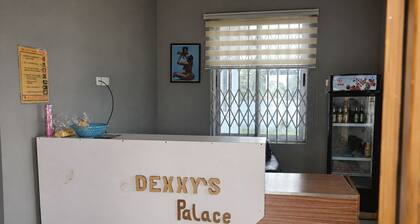 Pleasant 1-bedroom Queen with AC in vibrant Koforidua
