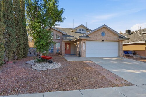 Savor Desert Sunsets With Fireplace In El Paso 3 Bedroom Home