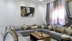 Deluxe studio, terras, uitzicht op de stad | Woonruimte
