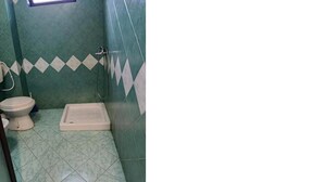 Basic Double Room, Balcony, Garden View | Bathroom - Rezidenca Pahumi  (Durrës)