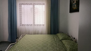 Basic Double Room, Balcony, Garden View - Rezidenca Pahumi  (Durrës)