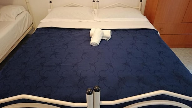 Basic Double Room, Balcony, Garden View - Rezidenca Pahumi  (Durrës)