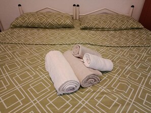 Basic Double Room, Balcony, Garden View | Free WiFi - Rezidenca Pahumi  (Durrës)