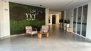 Ảnh chưa phân loại, 2 trong số 8 ảnh, nút