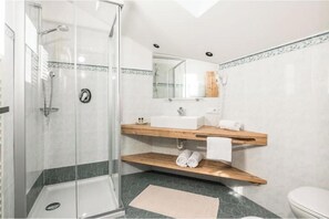 Unclassified image, 5 of 22, button - Vrbo Property (Lajen)