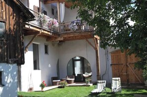 Terrace/patio - Spacious 2-bedroom apartment with 2 bathrooms (Lajen)