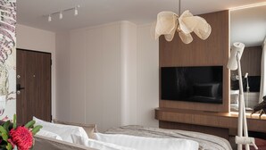 Suite estudio Deluxe, Aire acondicionado, vistas al patio | Ropa de cama de alta calidad, tabla de planchar con plancha, wifi gratis