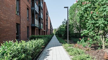 Deluxe Studio Suite, Air conditioning, Courtyard View | Property grounds
