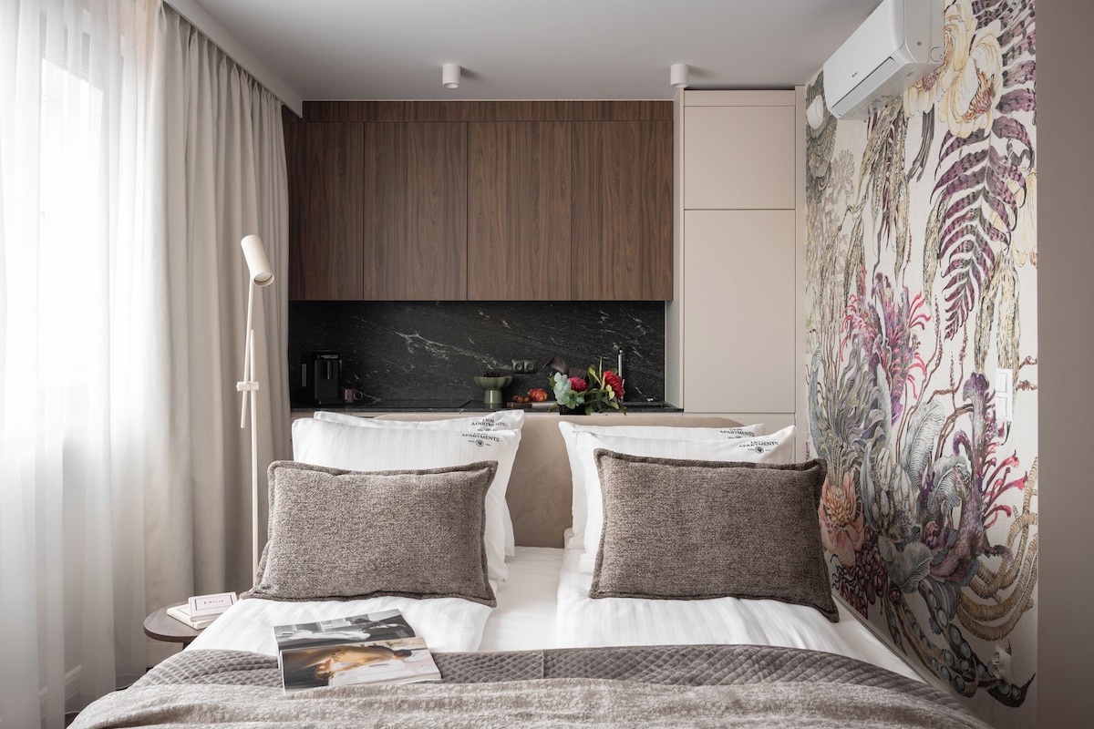 Suite estudio Deluxe, Aire acondicionado, vistas al patio | Ropa de cama de alta calidad, tabla de planchar con plancha, wifi gratis