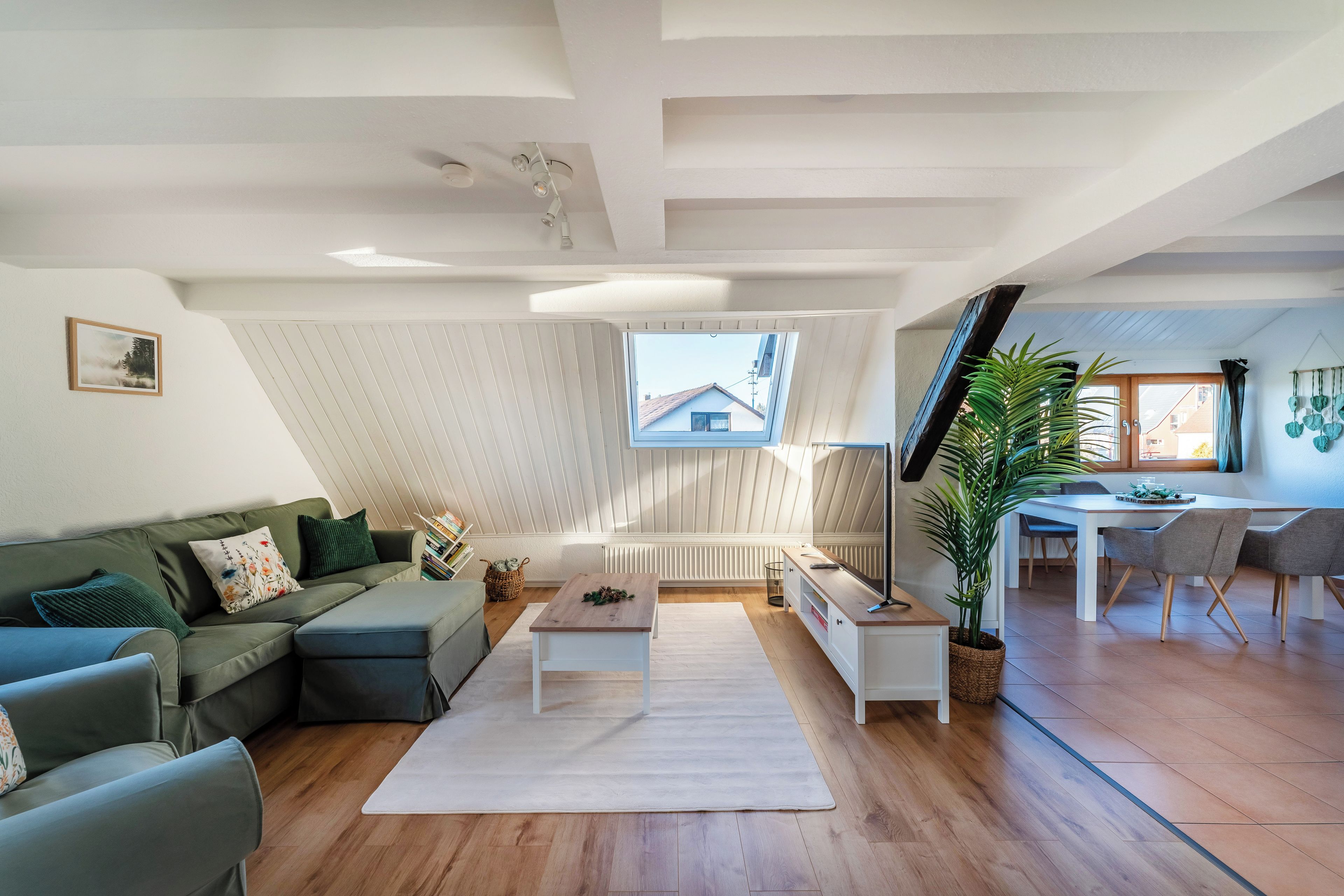 Quiet, Country-style Duplex Apartment. Parking Available And Pet-friendly! - Donaueschingen